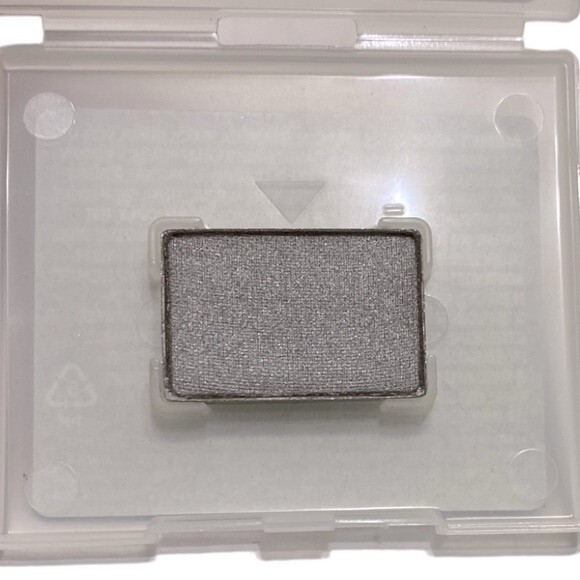 Mary Kay Mineral Eye Color Eyeshadow - Silver Satin - Picture 2 of 2